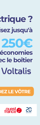 Femme souriante, tenant d'une main le boitier Voltalis et de l'autre le pointant. Inscris au dessus Cet hiver, réaliser jusqu'à 250 euros d'économies avec le boitier VOLTALIS